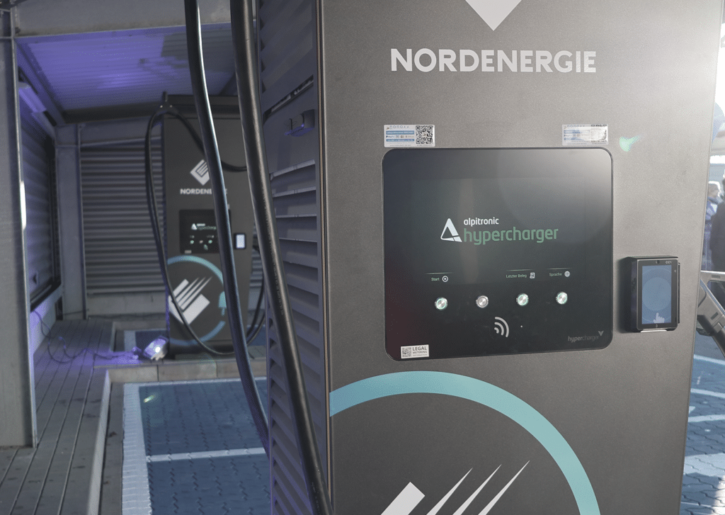 400 kWh Schnellladesäulen / Hypercharger