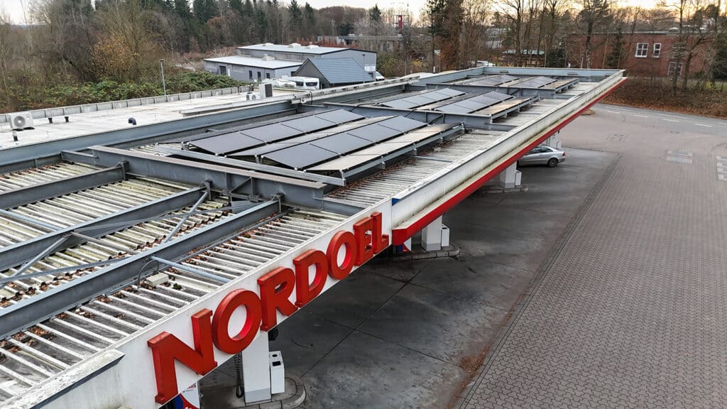 NORDOEL Preetz mit Solaranlage